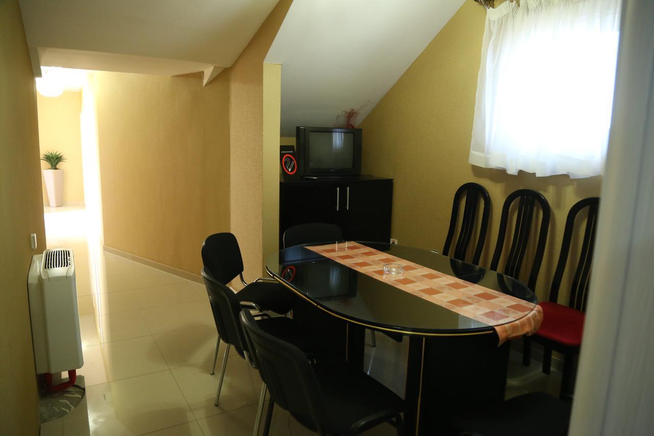 B&B Vila Bela Ruza Sremska Mitrovica Ngoại thất bức ảnh